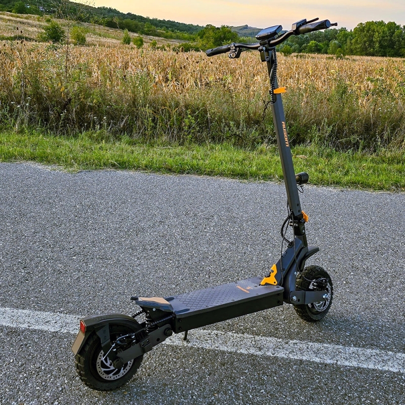 Ausom L1 ABE E-Scooter für Pendler Straßenzugelassen mit 90 km 20,8 Ah